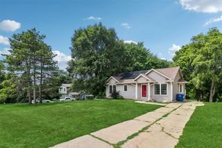1220 E 38th Street, Des Moines, IA 50317