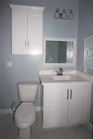 956 County Road 281, Alvin, TX 77511