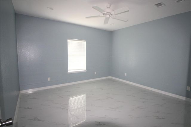 956 County Road 281, Alvin, TX 77511