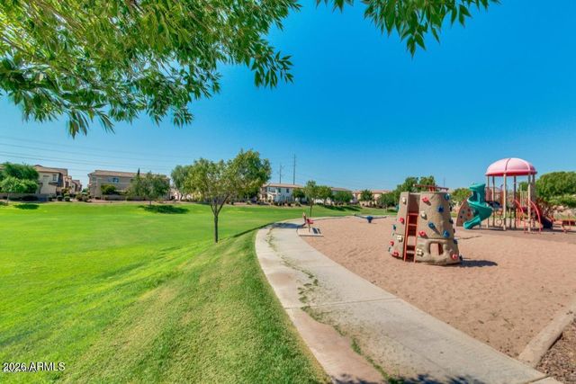4698 E LAUREL Avenue, Gilbert, AZ 85234