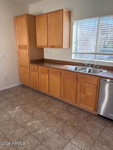 4698 E LAUREL Avenue, Gilbert, AZ 85234