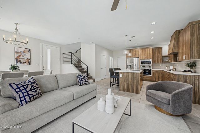 137 E HEARNE Way, Gilbert, AZ 85234