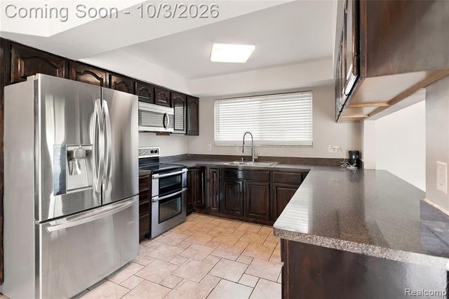 37718 Douglas Court, Sterling Heights, MI 48310