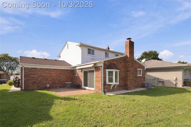 37718 Douglas Court, Sterling Heights, MI 48310