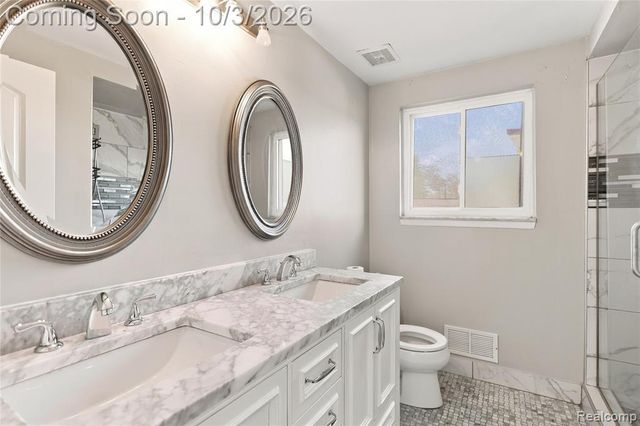 37718 Douglas Court, Sterling Heights, MI 48310