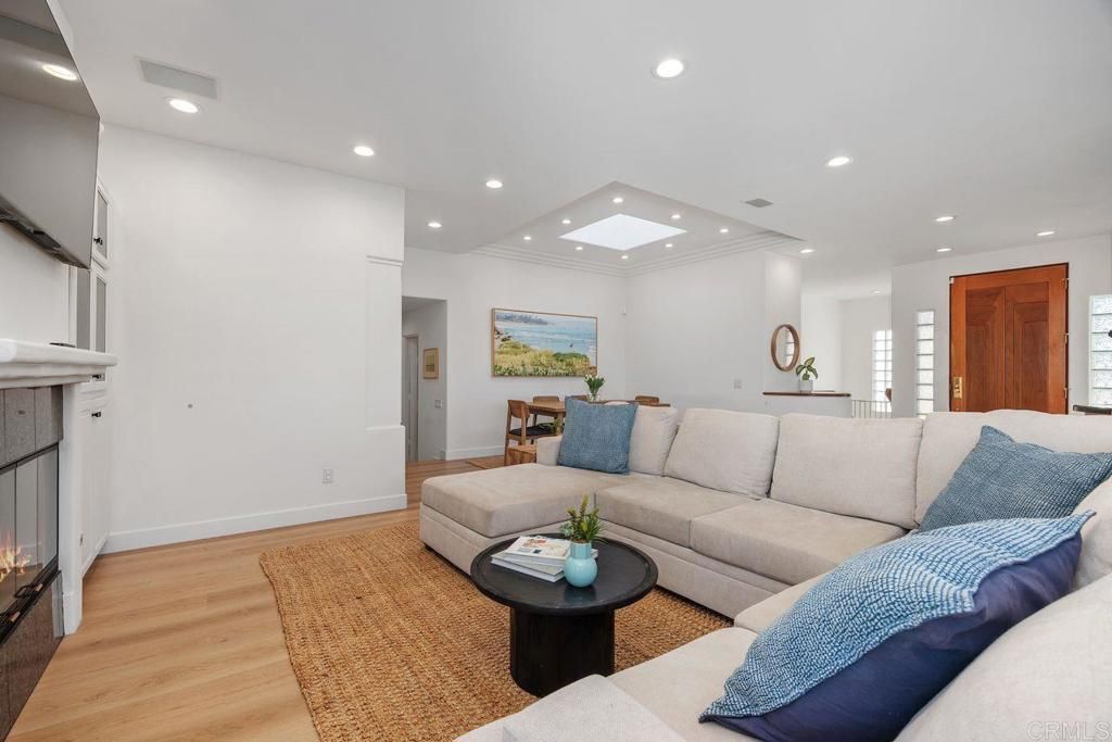 Image 11 of property listing at 612 Barbara Avenue, Solana Beach, CA 92075