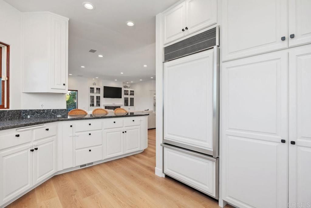 Image 18 of property listing at 612 Barbara Avenue, Solana Beach, CA 92075