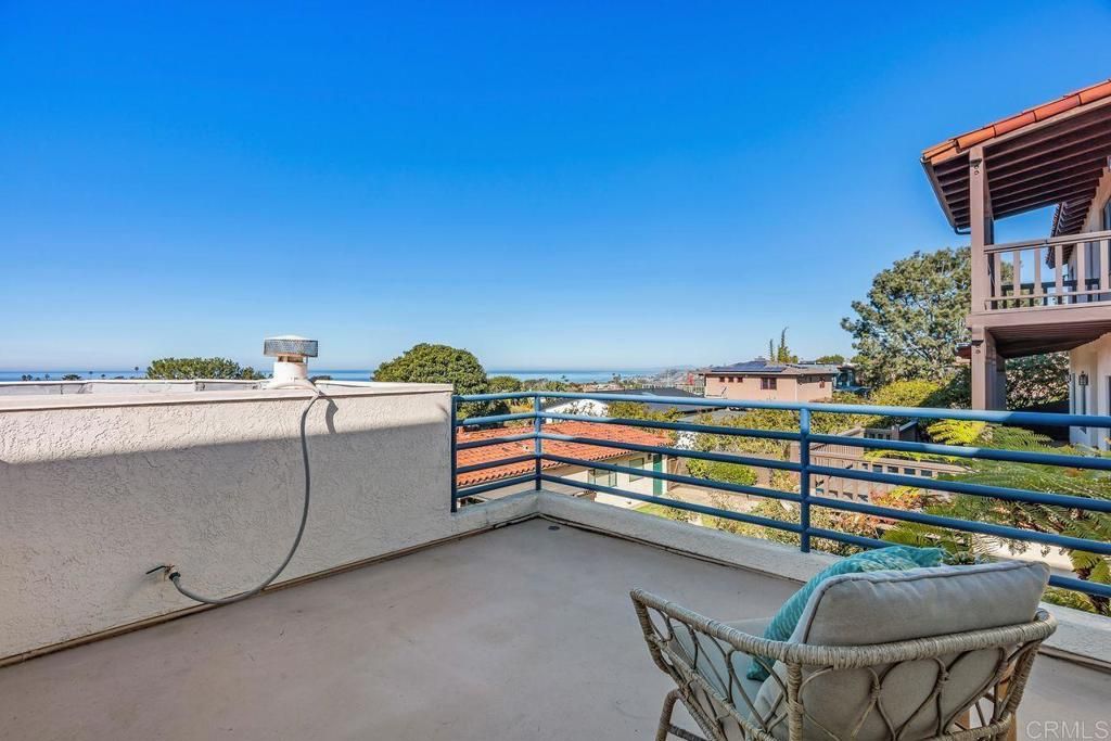 Image 22 of property listing at 612 Barbara Avenue, Solana Beach, CA 92075