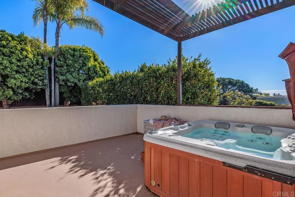 Image 26 of property listing at 612 Barbara Avenue, Solana Beach, CA 92075