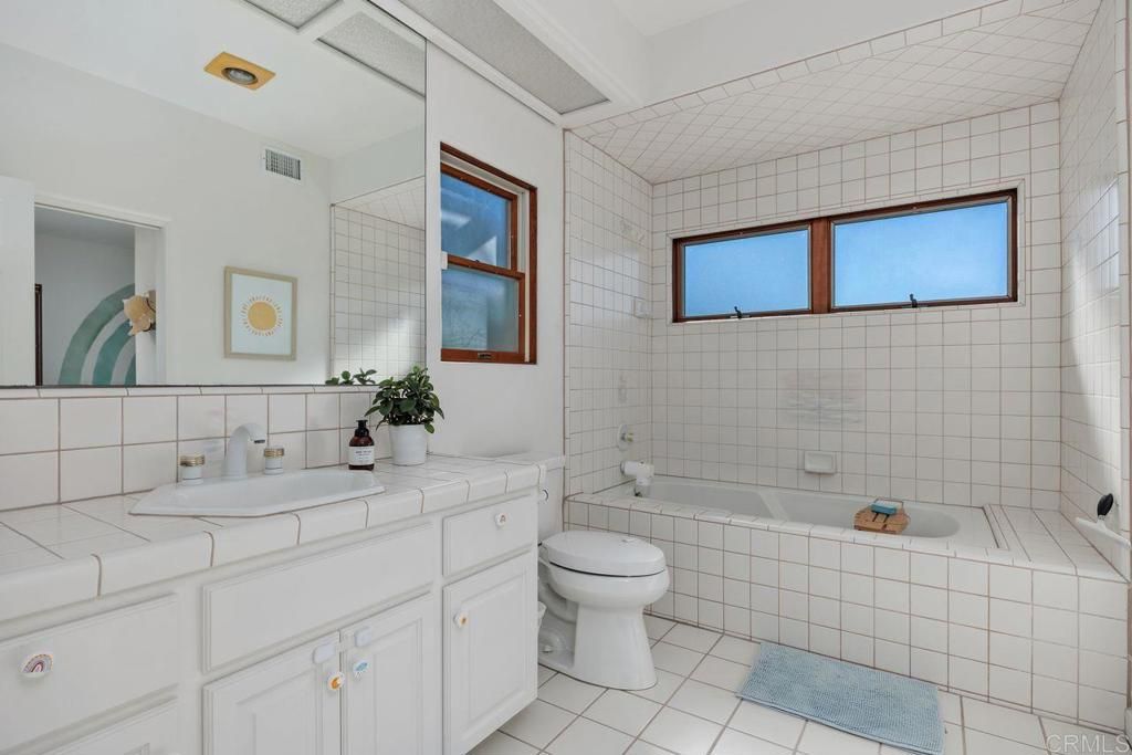 Image 28 of property listing at 612 Barbara Avenue, Solana Beach, CA 92075