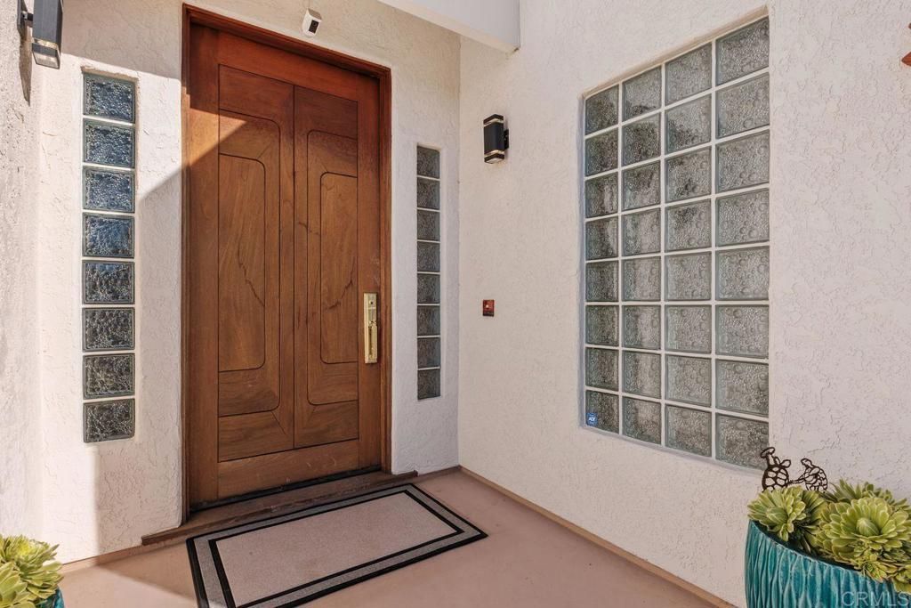 Image 47 of property listing at 612 Barbara Avenue, Solana Beach, CA 92075