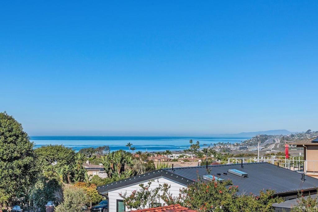 Image 8 of property listing at 612 Barbara Avenue, Solana Beach, CA 92075