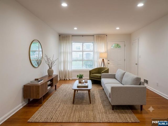 132 Heatherhill Road, Cresskill, NJ 07626