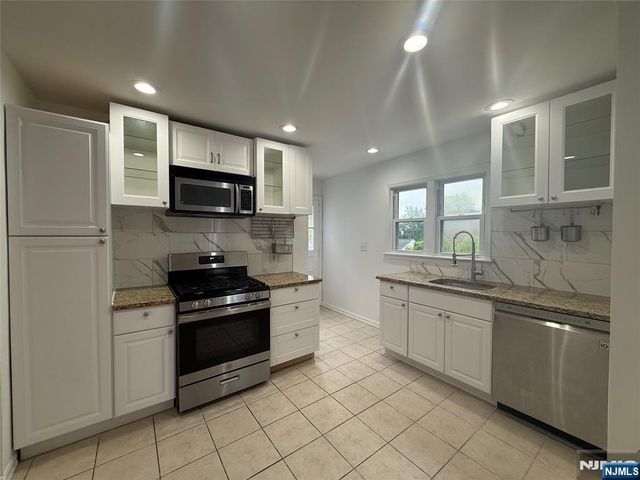 132 Heatherhill Road, Cresskill, NJ 07626
