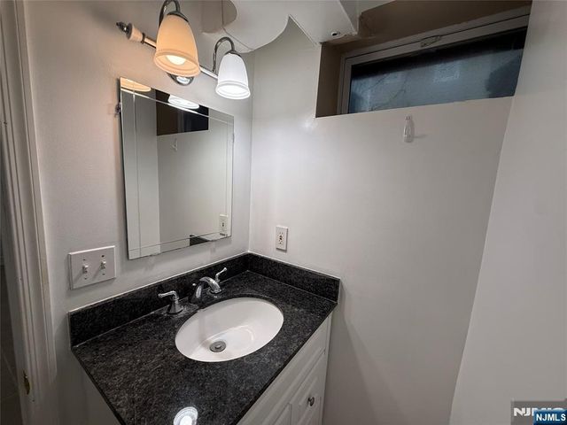 132 Heatherhill Road, Cresskill, NJ 07626