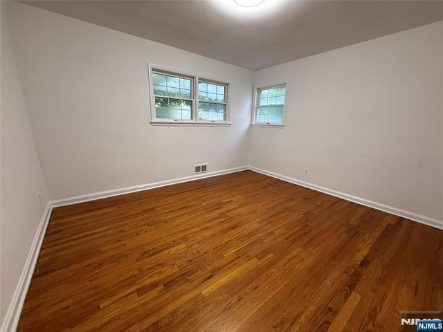 132 Heatherhill Road, Cresskill, NJ 07626