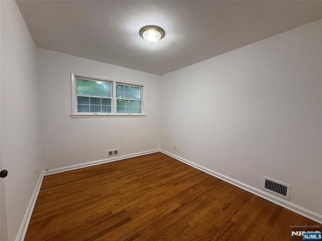 132 Heatherhill Road, Cresskill, NJ 07626
