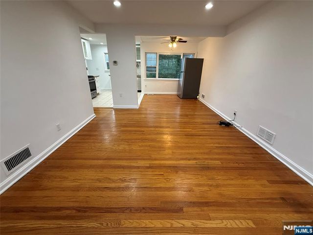 132 Heatherhill Road, Cresskill, NJ 07626