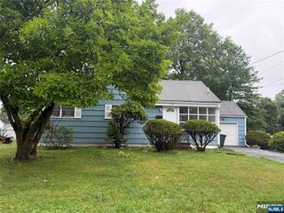 132 Heatherhill Road, Cresskill, NJ 07626