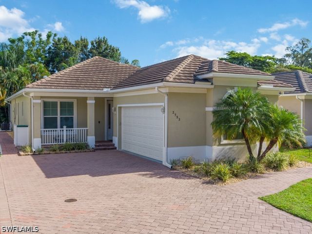 2753 Linda DR, Naples, FL 34112