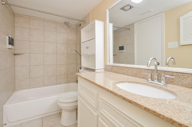 14707 Barryknoll Lane 168, Houston, TX 77079