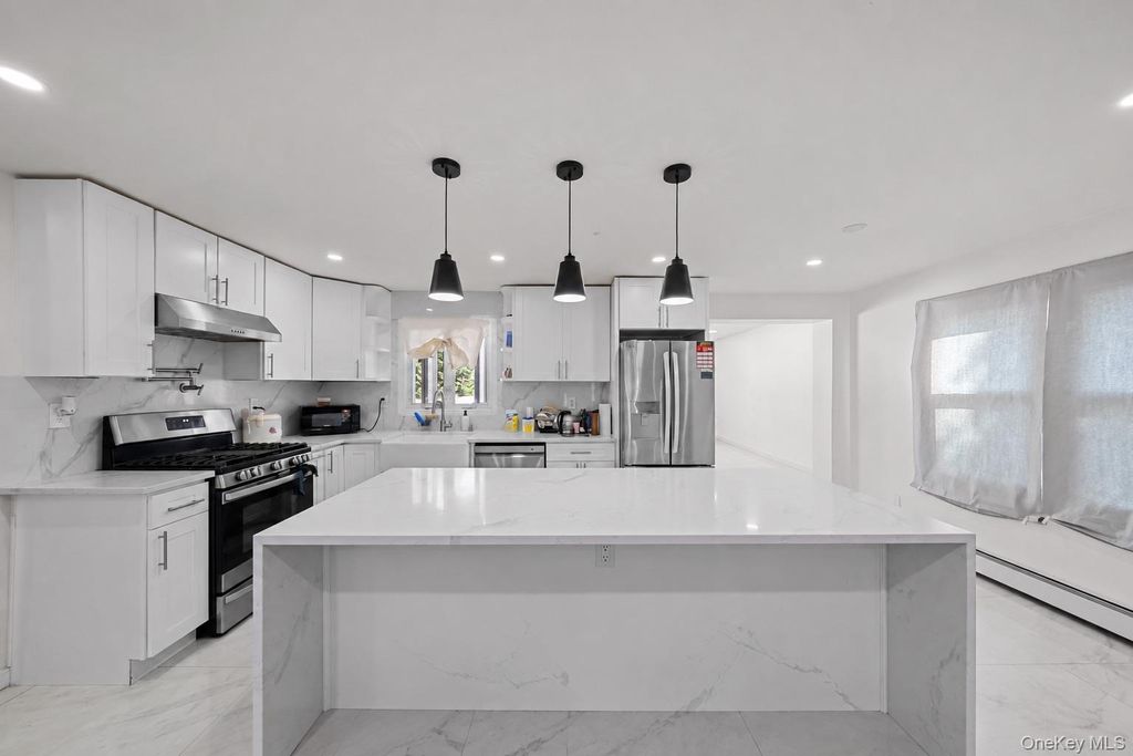 35 E Euclid Street, Valley Stream, NY 11580 — exterior