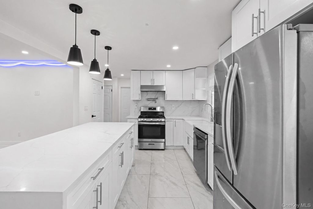 35 E Euclid Street, Valley Stream, NY 11580 — photo 2