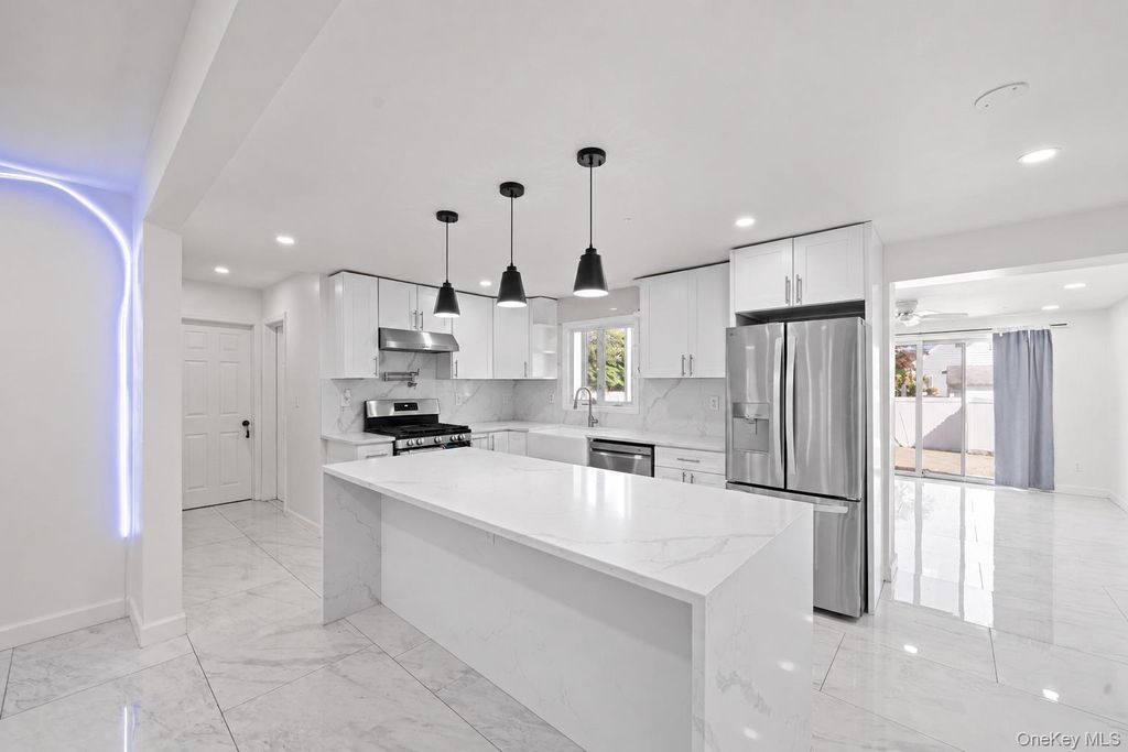 35 E Euclid Street, Valley Stream, NY 11580 — photo 3