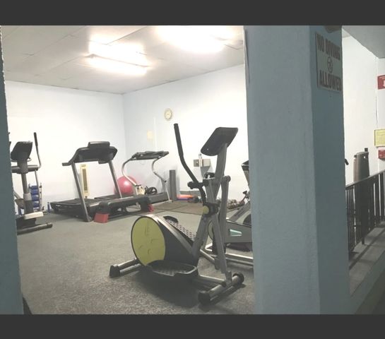 9520 Mayfield Avenue N209, Oak Lawn, IL 60453