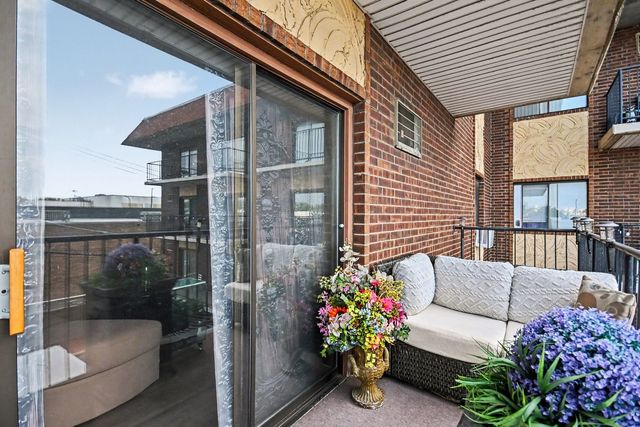 9520 Mayfield Avenue N209, Oak Lawn, IL 60453