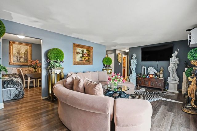 9520 Mayfield Avenue N209, Oak Lawn, IL 60453