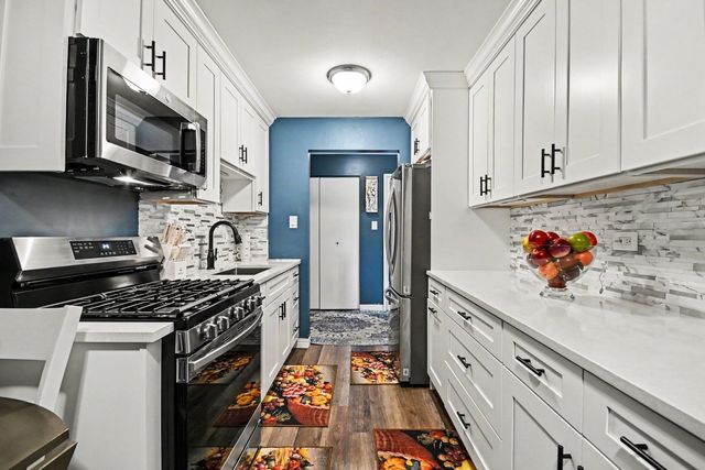 9520 Mayfield Avenue N209, Oak Lawn, IL 60453
