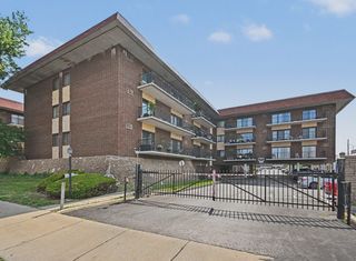 9520 Mayfield Avenue N209, Oak Lawn, IL 60453