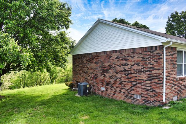 287 Logan Lick Road, Winchester, KY 40391