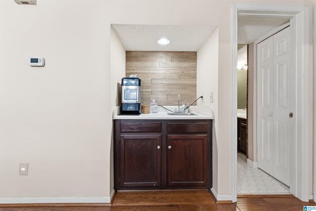 1403 Gables Dr, Hoover, AL 35244