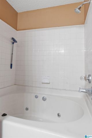 1403 Gables Dr, Hoover, AL 35244