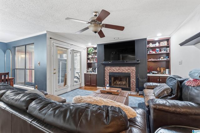 1403 Gables Dr, Hoover, AL 35244