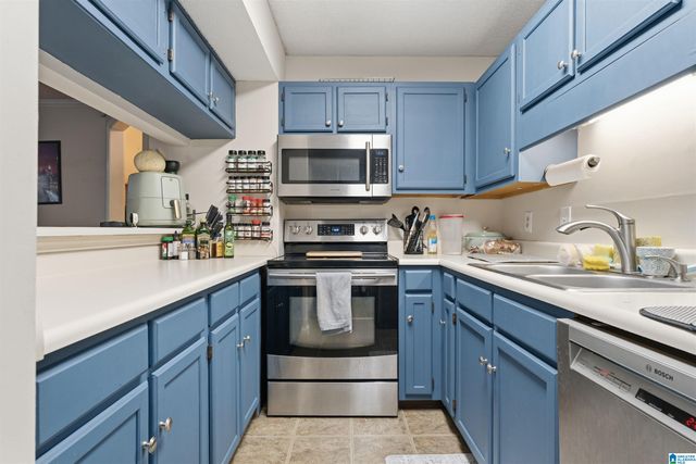 1403 Gables Dr, Hoover, AL 35244