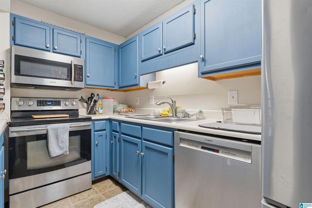 1403 Gables Dr, Hoover, AL 35244