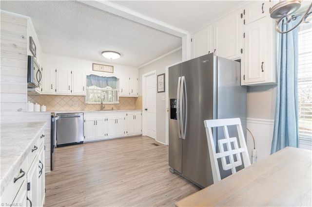 1401 Lambs Lane, Kernersville, NC 27284