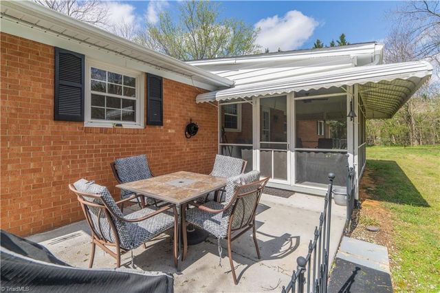 1401 Lambs Lane, Kernersville, NC 27284