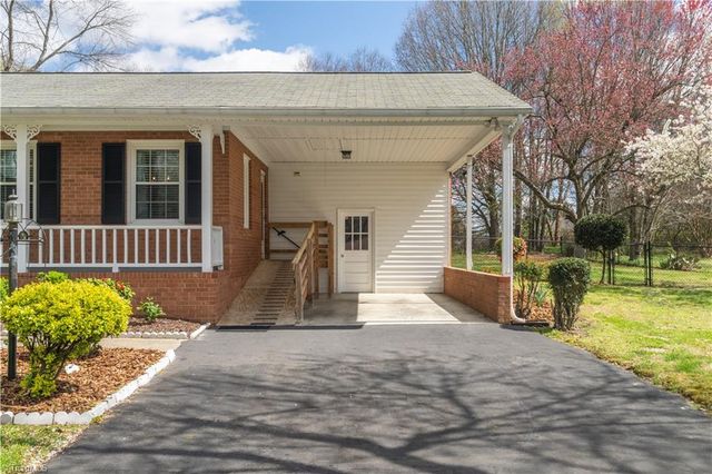 1401 Lambs Lane, Kernersville, NC 27284