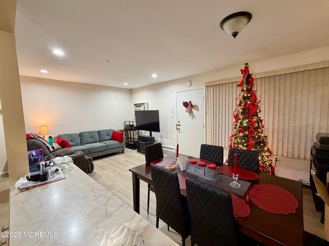 111 Amberly Drive H, Manalapan, NJ 07726