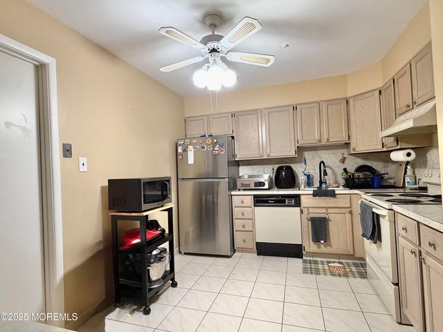 111 Amberly Drive H, Manalapan, NJ 07726