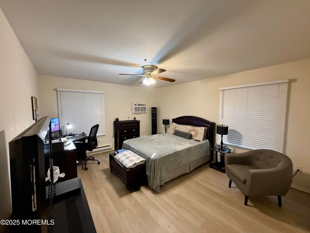 111 Amberly Drive H, Manalapan, NJ 07726