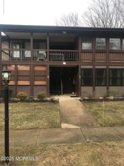 111 Amberly Drive H, Manalapan, NJ 07726