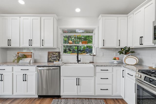 1441 NW B Street, Grants Pass, OR 97526