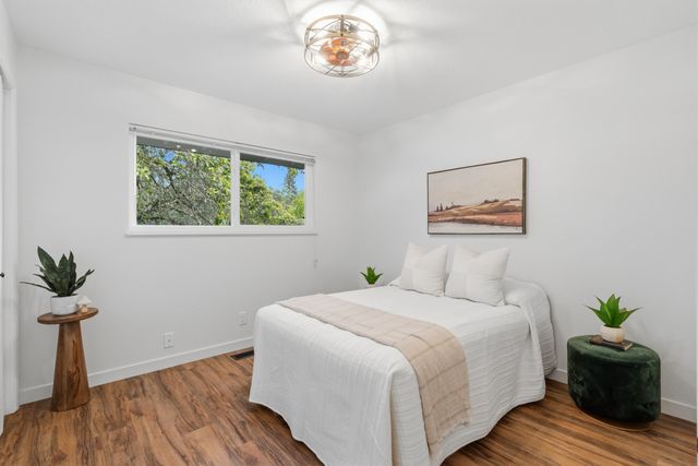 1441 NW B Street, Grants Pass, OR 97526