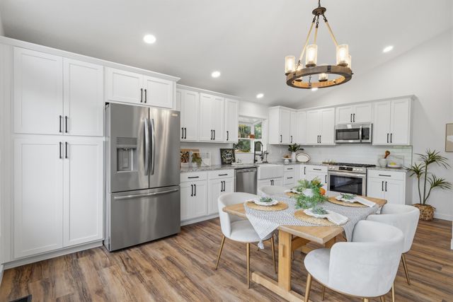 1441 NW B Street, Grants Pass, OR 97526
