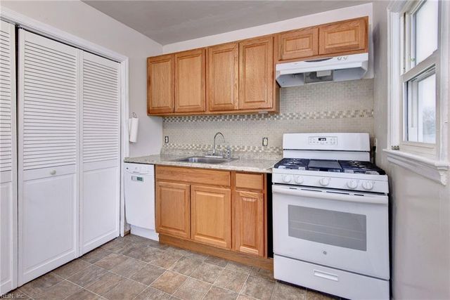 107 Roland DR, Hampton, VA 23669